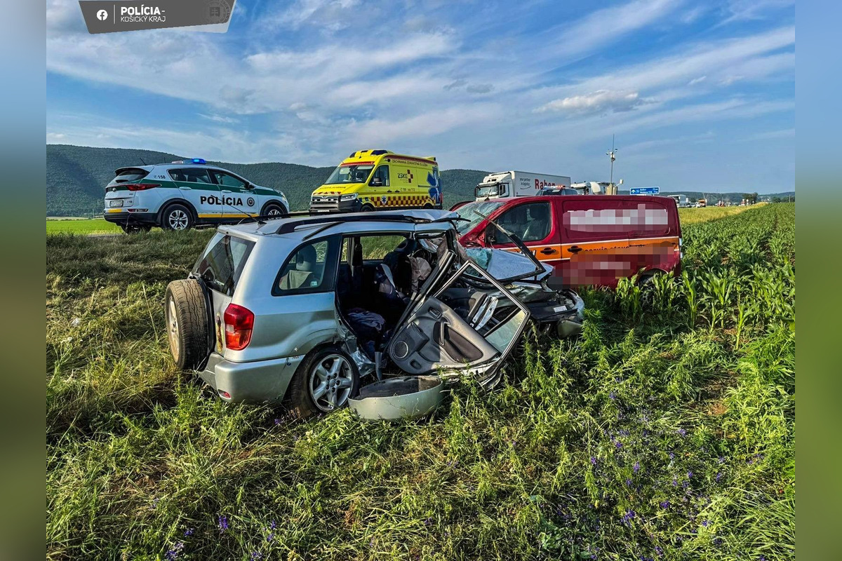 FOTO: Pred Turňou nad Bodvou došlo k vážnej dopravnej nehode, foto 3