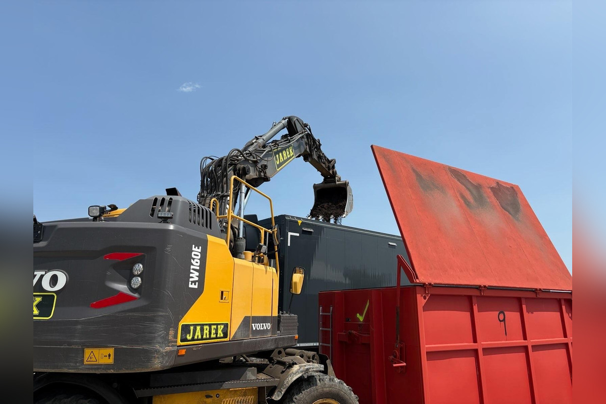 FOTO: Zo Strážskeho odišiel prvý kamión naložený nebezpečnými PCB látkami, foto 8