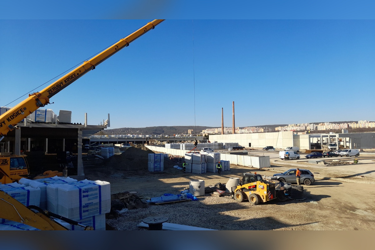 FOTO: Výstavba Obchodného centra Košice, Pri Hati, foto 12