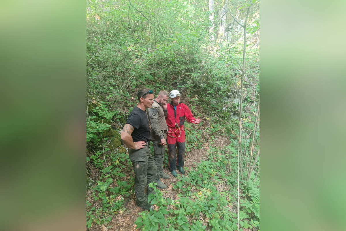 FOTO: V jaskyni v Slovenskom krase bola nájdená vojenská munícia, foto 10