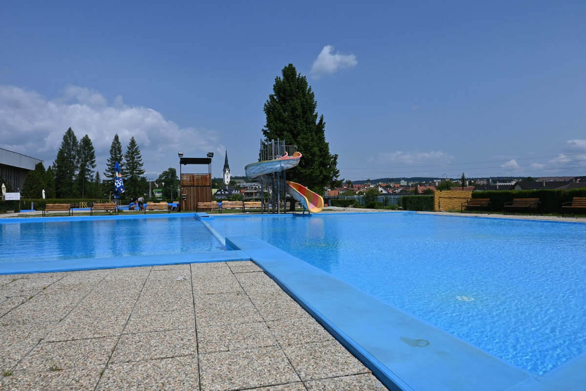 FOTO: Kúpalisko v Spišskej Novej Vsi začína letnú sezónu, foto 9