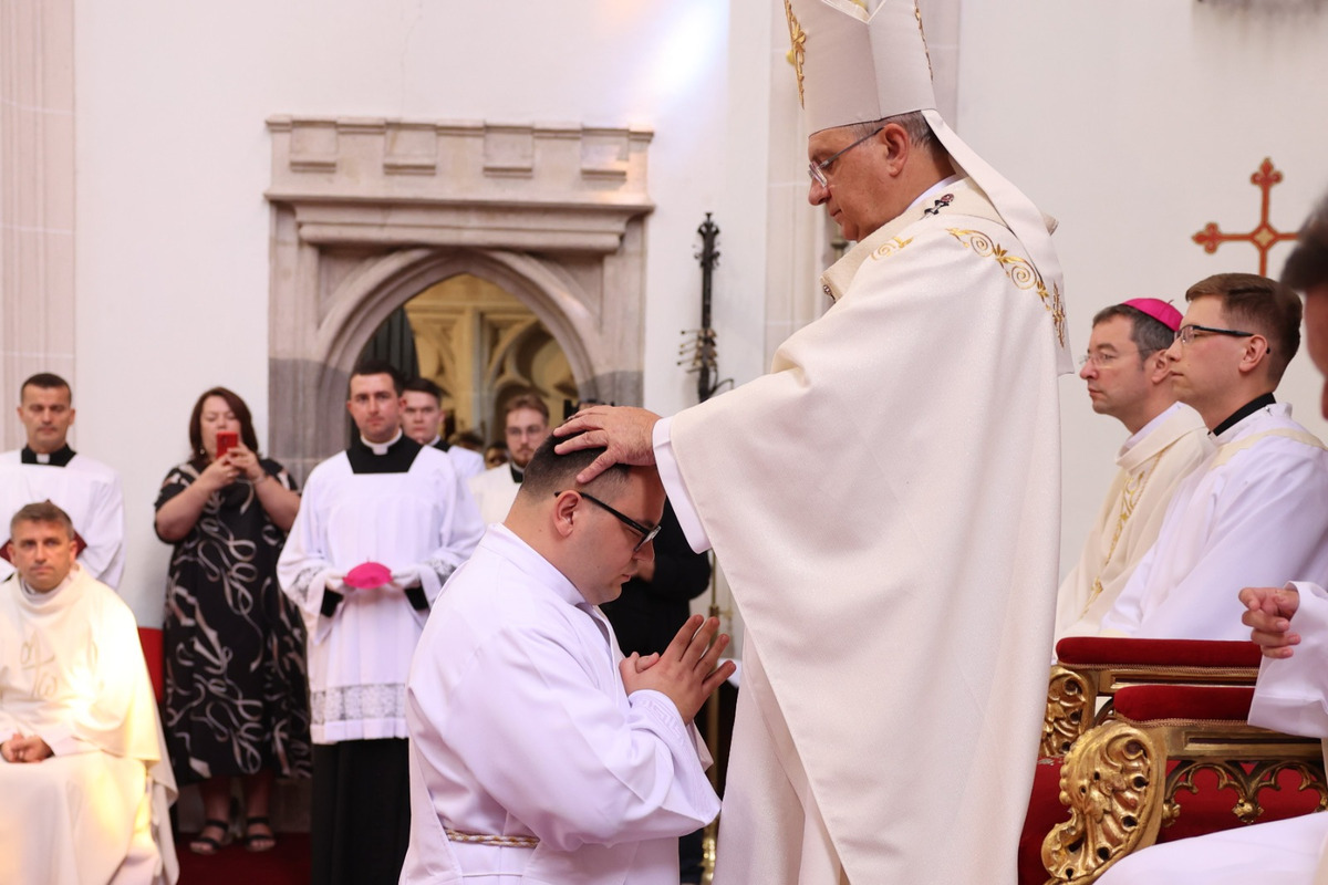 FOTO: V Košiciach vysvätili kňazov a diakonov, foto 3