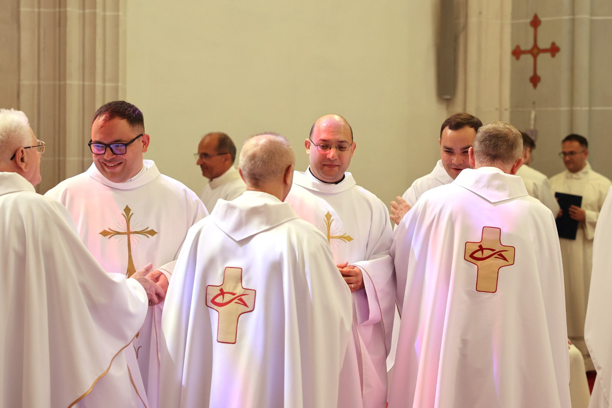 FOTO: V Košiciach vysvätili kňazov a diakonov, foto 9