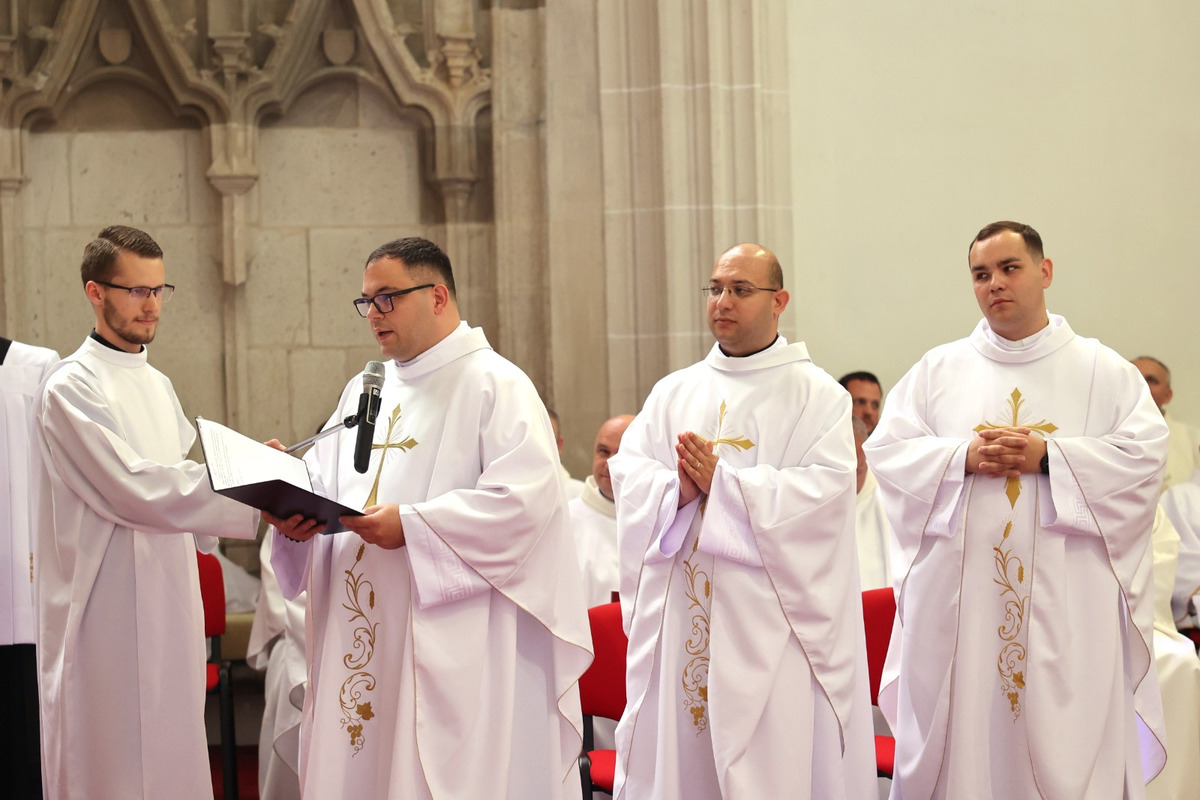 FOTO: V Košiciach vysvätili kňazov a diakonov, foto 7