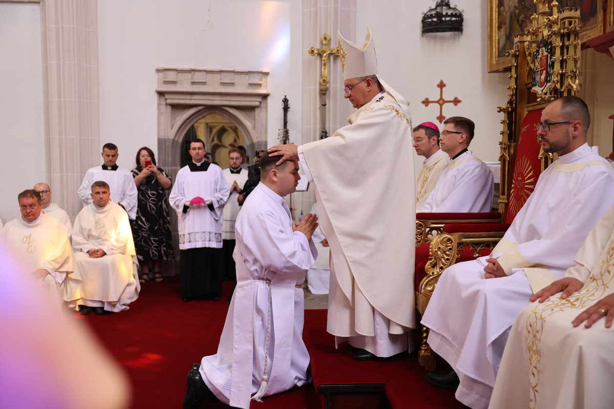FOTO: V Košiciach vysvätili kňazov a diakonov, foto 5