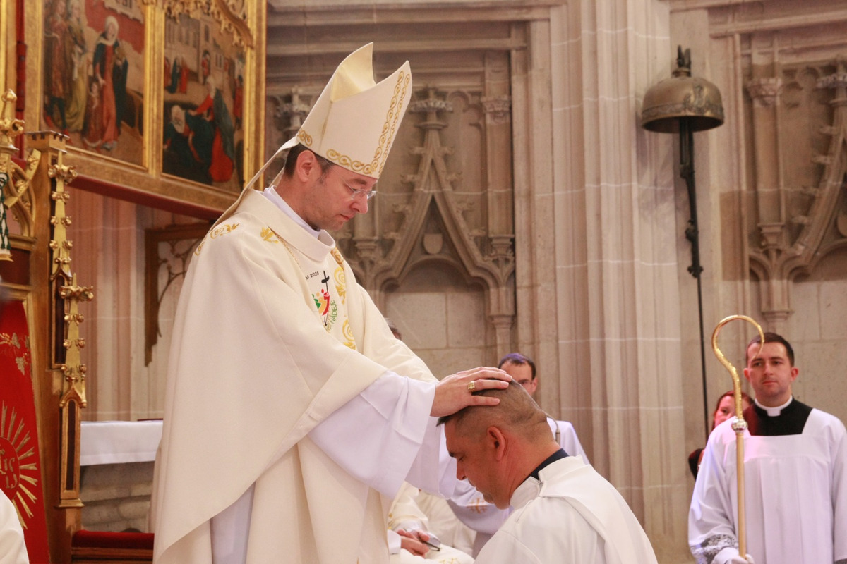 FOTO: V Košiciach vysvätili kňazov a diakonov, foto 16