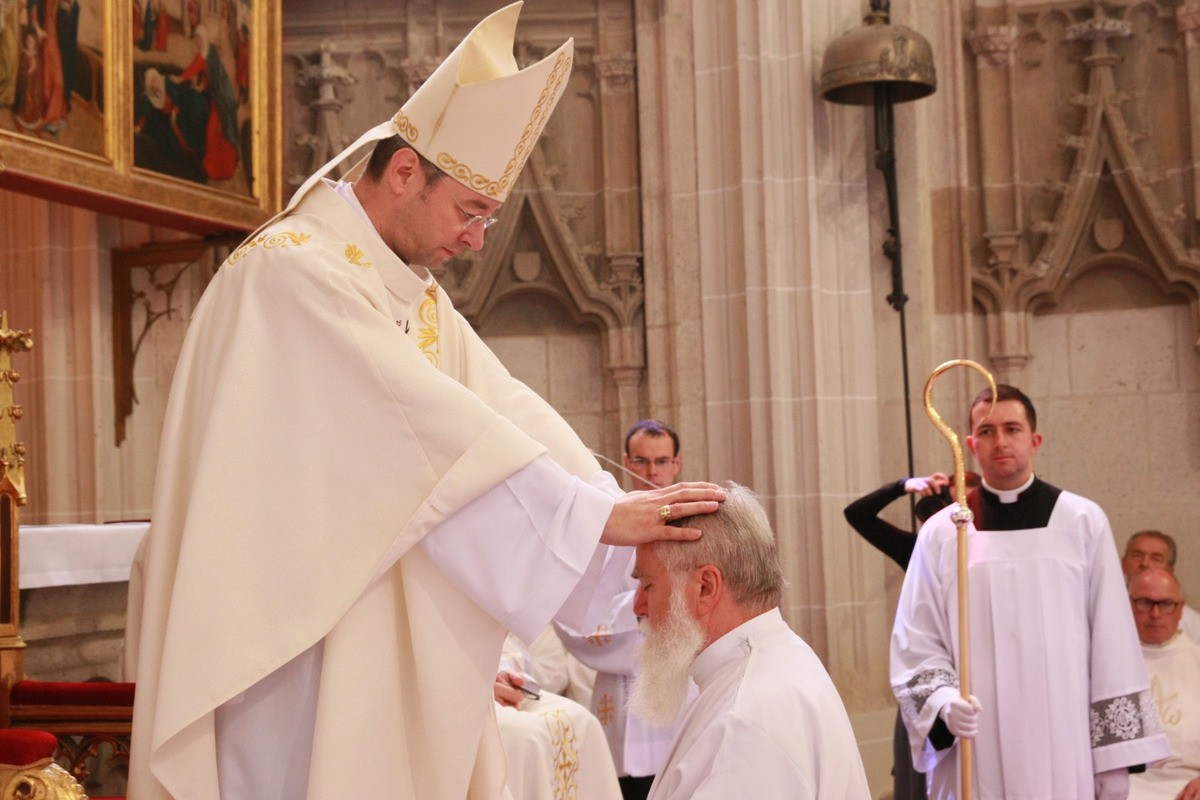 FOTO: V Košiciach vysvätili kňazov a diakonov, foto 17
