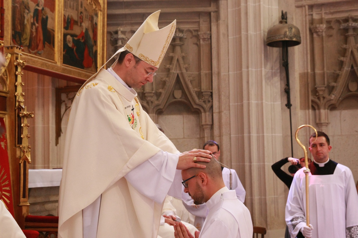 FOTO: V Košiciach vysvätili kňazov a diakonov, foto 18