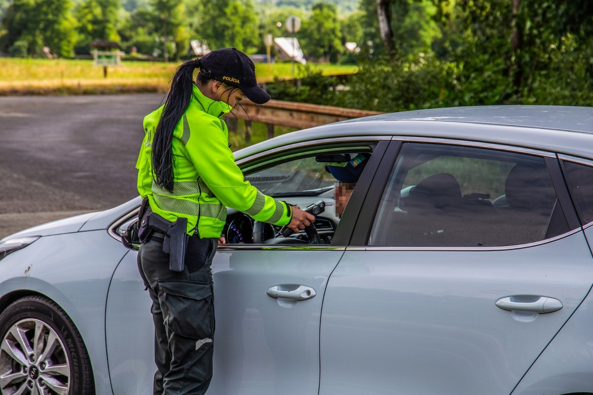 FOTO: Policajti si počas víkendu posvietili na vodičov v okolí Zemplínskej Šíravy, foto 2