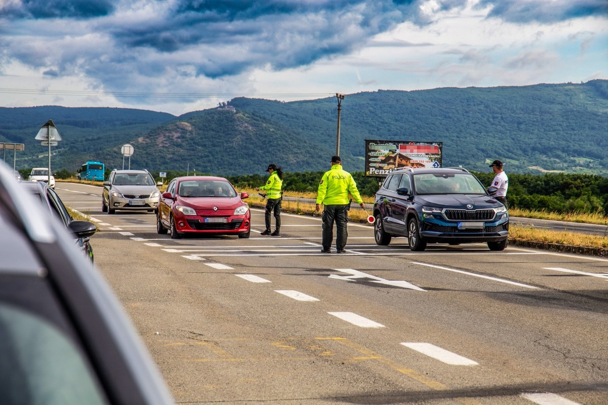 FOTO: Policajti si počas víkendu posvietili na vodičov v okolí Zemplínskej Šíravy, foto 6