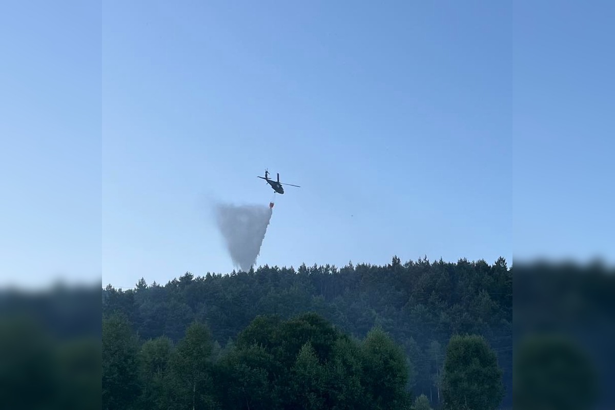 FOTO: V Richnave začal horieť les, na miesto smerovali desiatky hasičov, foto 5