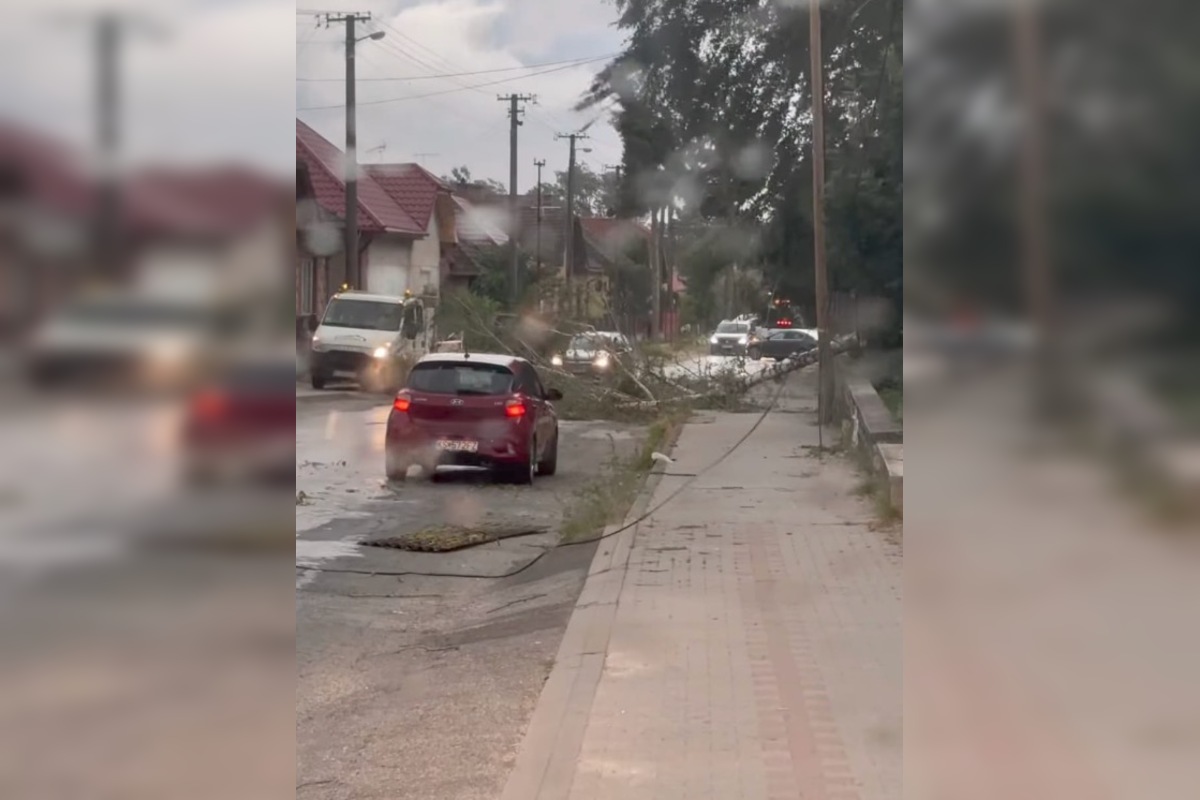 FOTO: Supercela v Košickom kraji zasiahla. Vodiči hlásia neprejazdné úseky, foto 1
