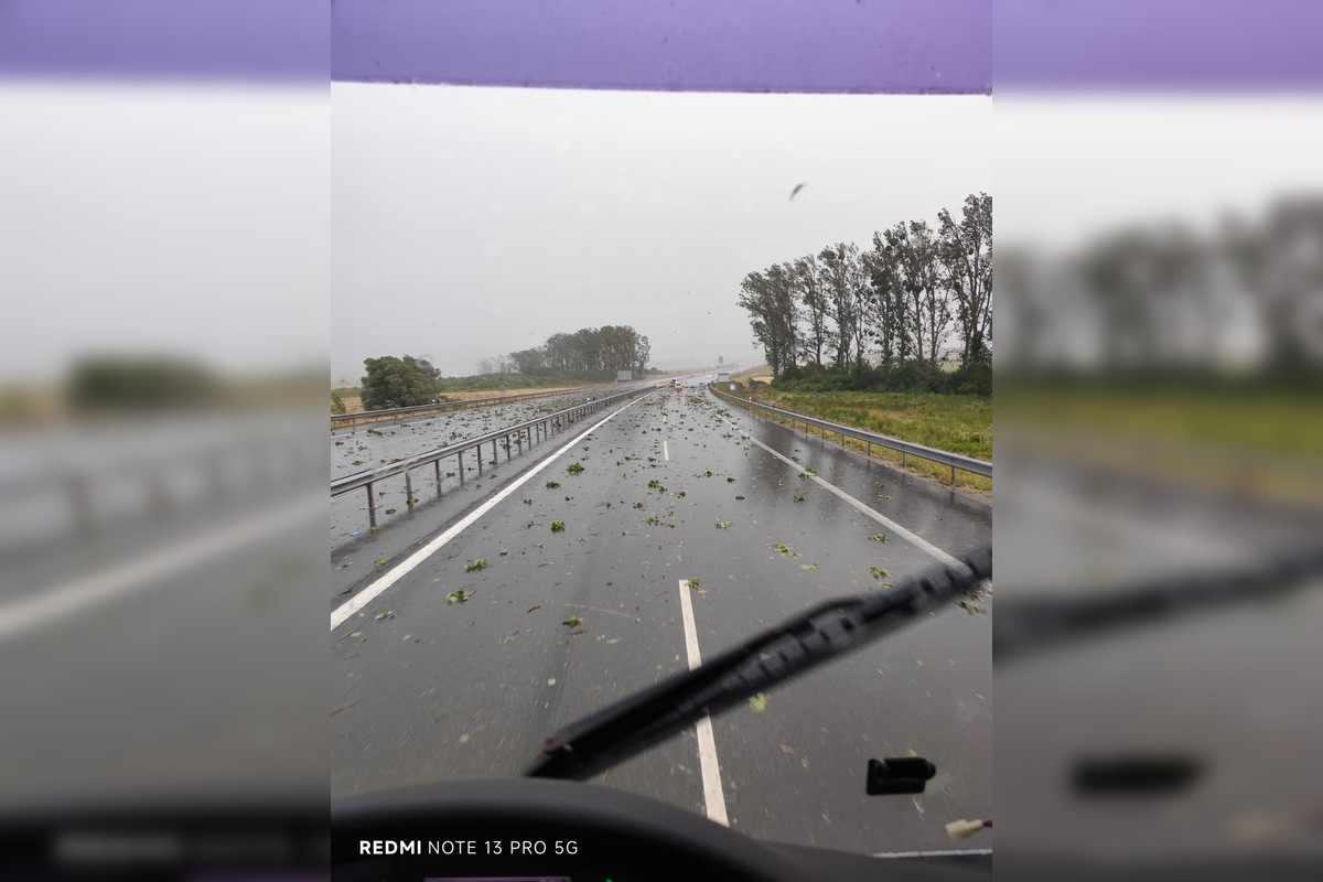 FOTO: Supercela v Košickom kraji zasiahla. Vodiči hlásia neprejazdné úseky, foto 12