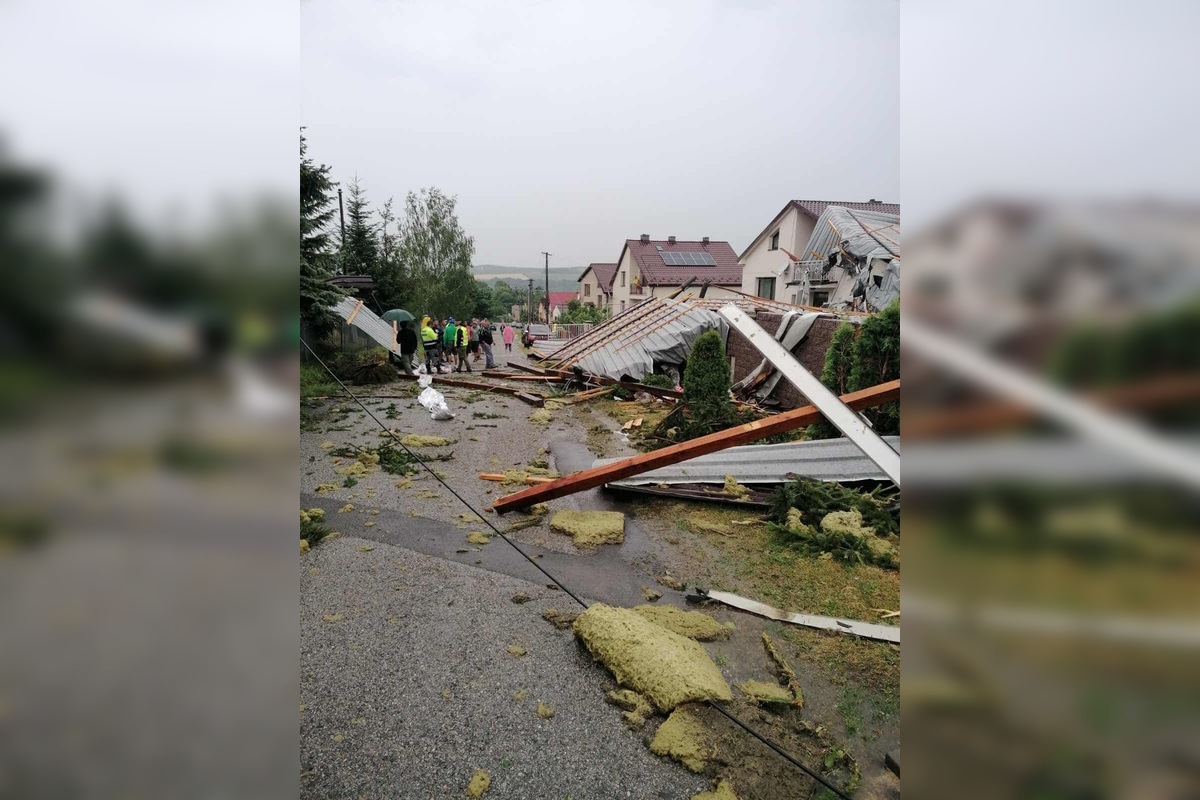 FOTO: Supercela v Košickom kraji zasiahla. Vodiči hlásia neprejazdné úseky, foto 17