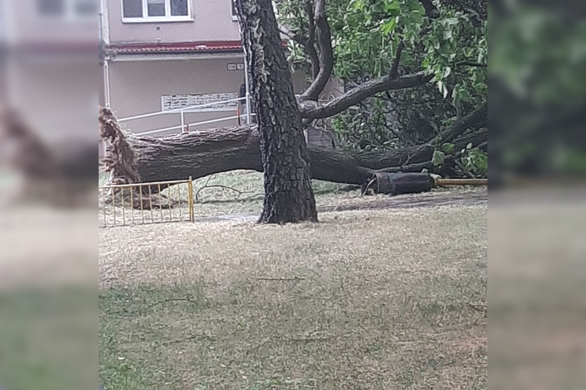 Košickým krajom sa v prvý pracovný deň prehnala ničivá smršť, foto 1