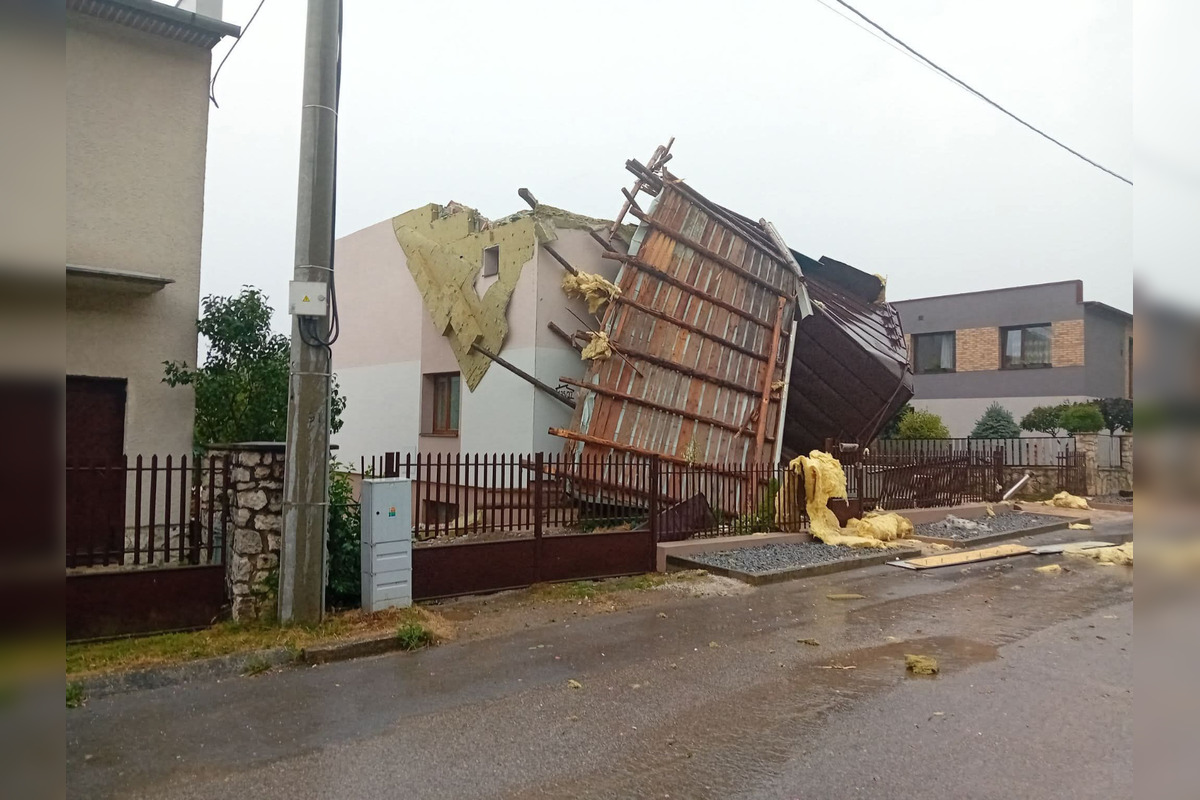 Košickým krajom sa v prvý pracovný deň prehnala ničivá smršť, foto 8