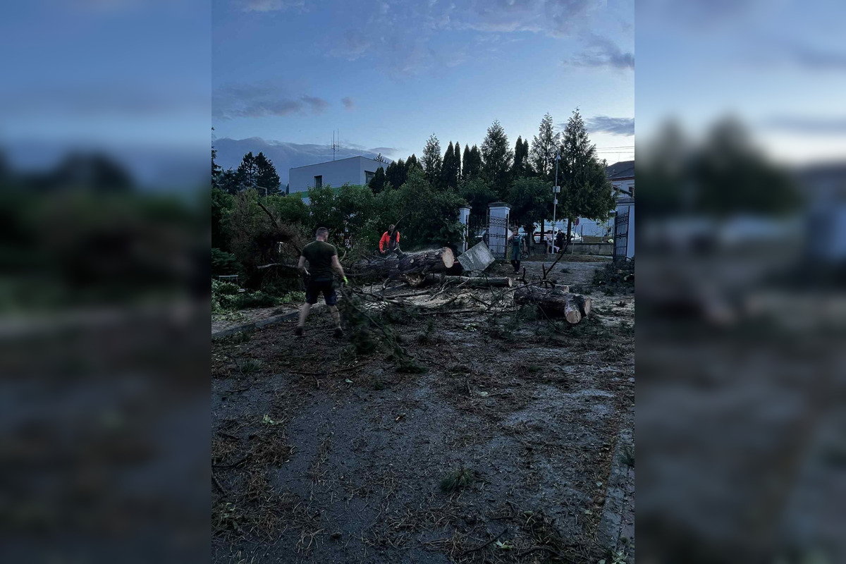 Košickým krajom sa v prvý pracovný deň prehnala ničivá smršť, foto 20