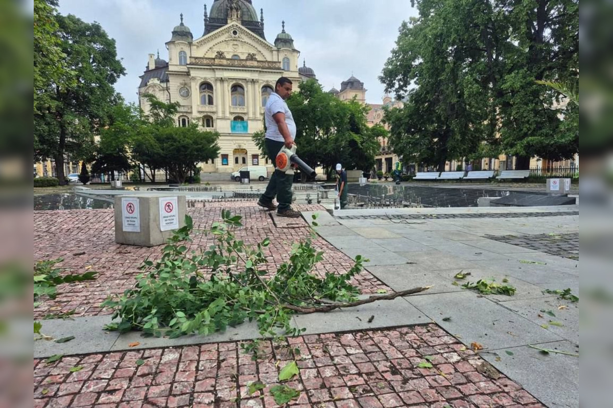 Košickým krajom sa v prvý pracovný deň prehnala ničivá smršť, foto 23