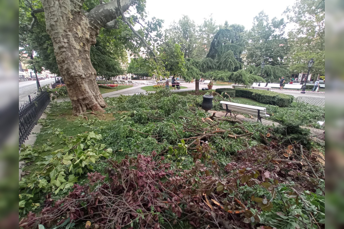 Košickým krajom sa v prvý pracovný deň prehnala ničivá smršť, foto 24