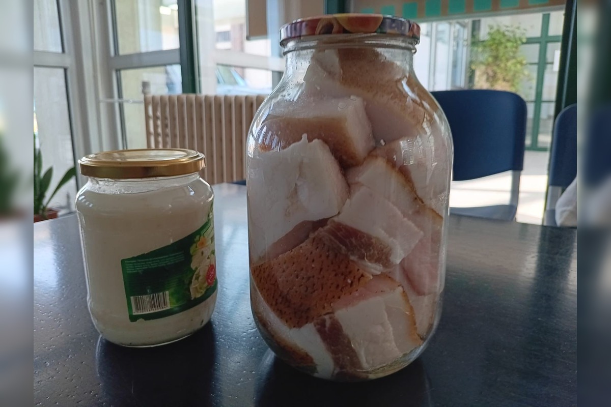 FOTO: Muž prevážal z Ukrajiny slaninu aj masť, colníci mu to zhabali, foto 1