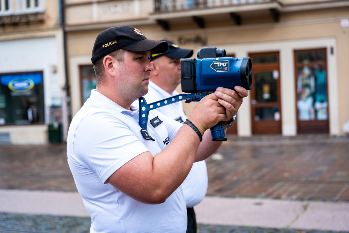 FOTO: Cyklistov aj kolobežkárov prekvapila meracia akcia priamo v historickom centre Košíc, foto 2