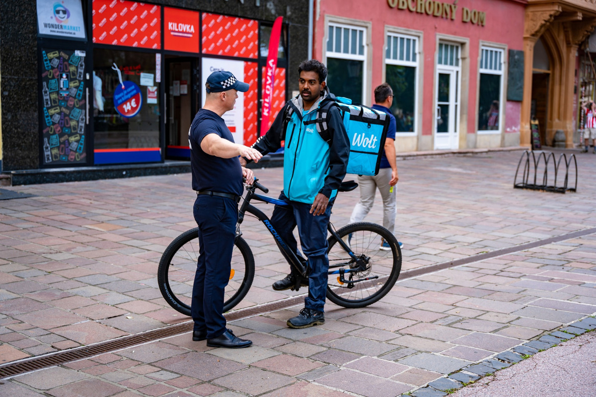 FOTO: Cyklistov aj kolobežkárov prekvapila meracia akcia priamo v historickom centre Košíc, foto 9