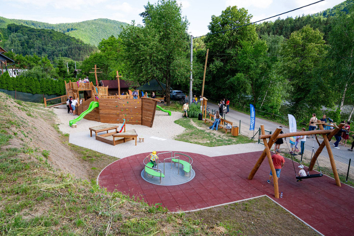 Na novej obrovskej lodi pri Margecanoch sa vyšantia malí aj veľkí, foto 2