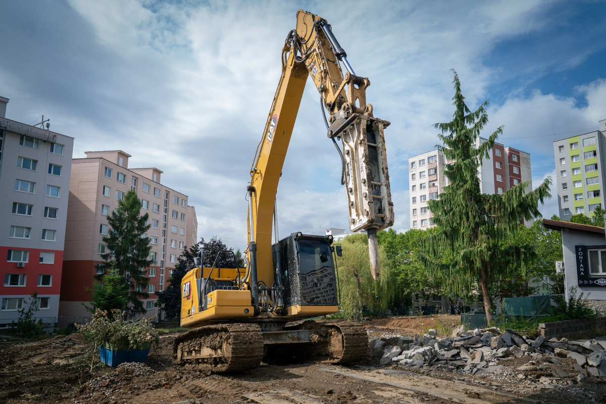 Práce na revitalizácii fontány a jej okolia sú v plnom prúde, sídlisko KVP sa už čoskoro môže tešiť na krásne prostredie, foto 5