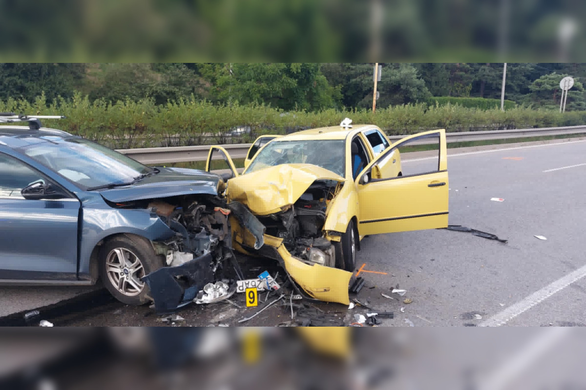 Sečovskú cestu uzavrela dopravná nehoda dvoch áut, foto 1