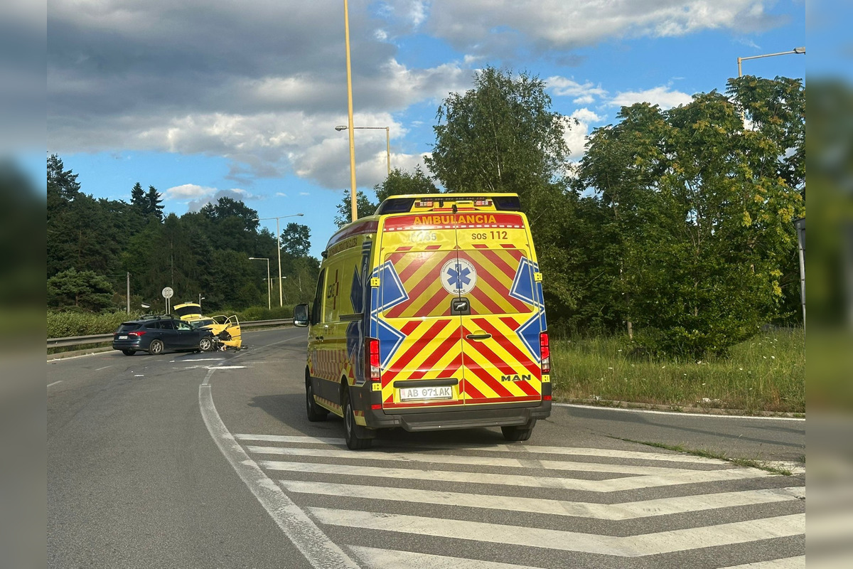 Sečovskú cestu uzavrela dopravná nehoda dvoch áut, foto 2