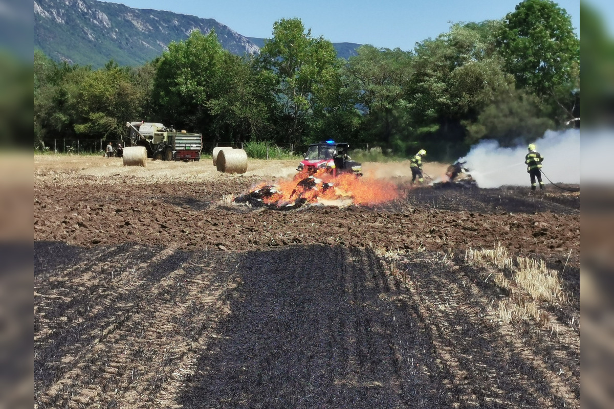 Hasiči uprostred týždňa zasahovali pri Hrušove, foto 3