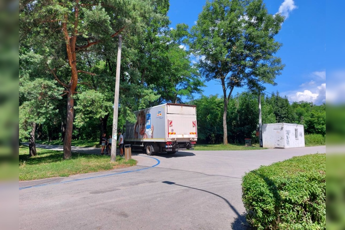 FOTO: Auto DM si to namierilo cez park Anička, foto 2