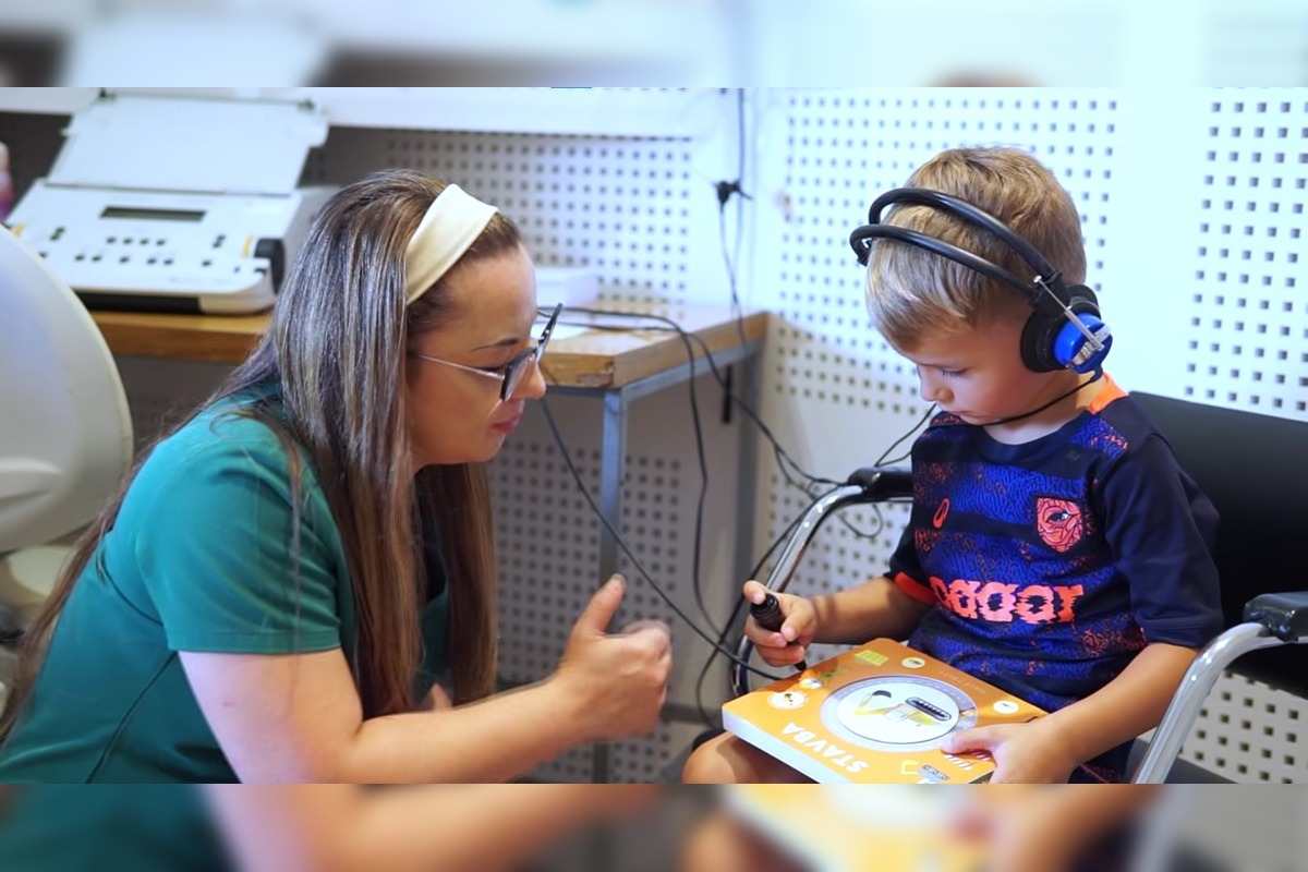 FOTO: Pacient UNLP v Košiciach zložil na znak vďaky pre zdravotníkov pieseň. Za srdce chytí aj vás, foto 1