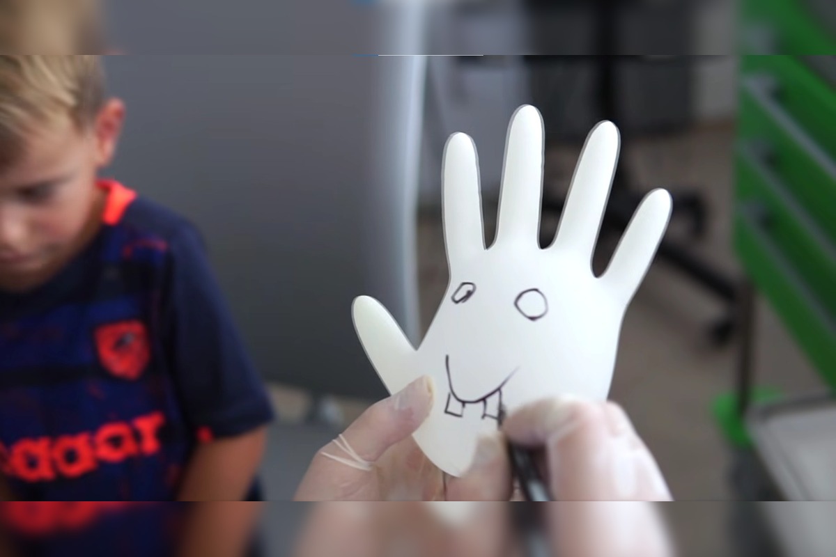 FOTO: Pacient UNLP v Košiciach zložil na znak vďaky pre zdravotníkov pieseň. Za srdce chytí aj vás, foto 3