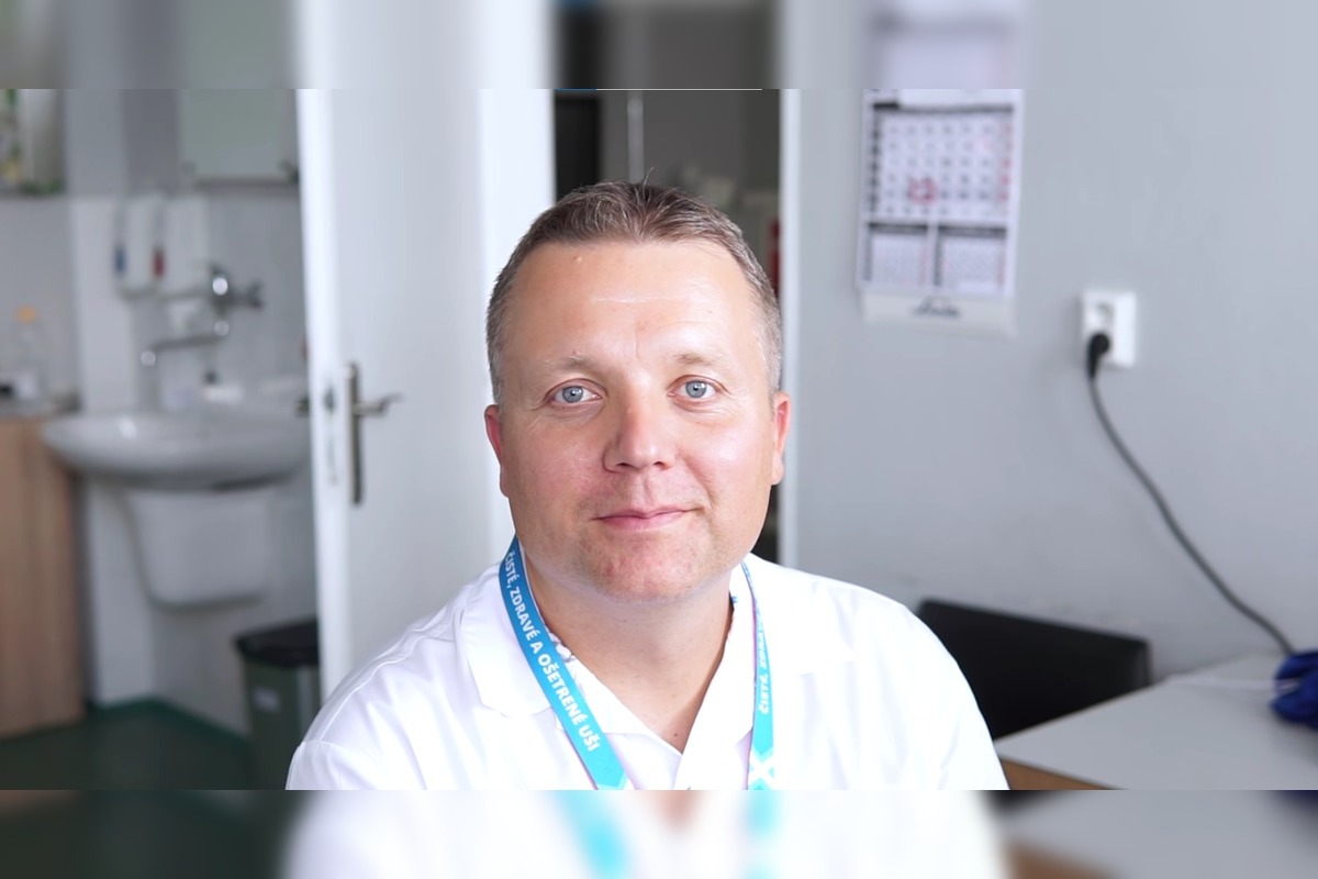 FOTO: Pacient UNLP v Košiciach zložil na znak vďaky pre zdravotníkov pieseň. Za srdce chytí aj vás, foto 11