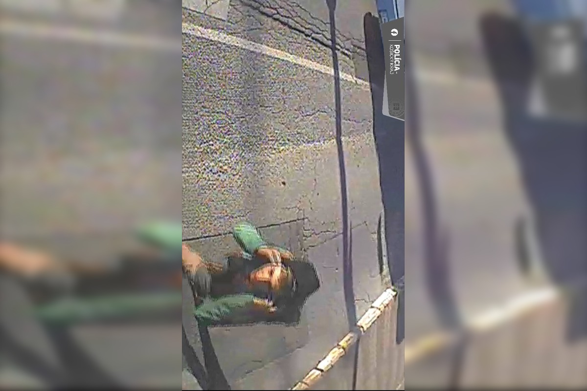 FOTO: Polícia pátra po identite chodca, ktorý by mohol objasniť nehodu autobusu v Košiciach. Spoznávate ho?, foto 1