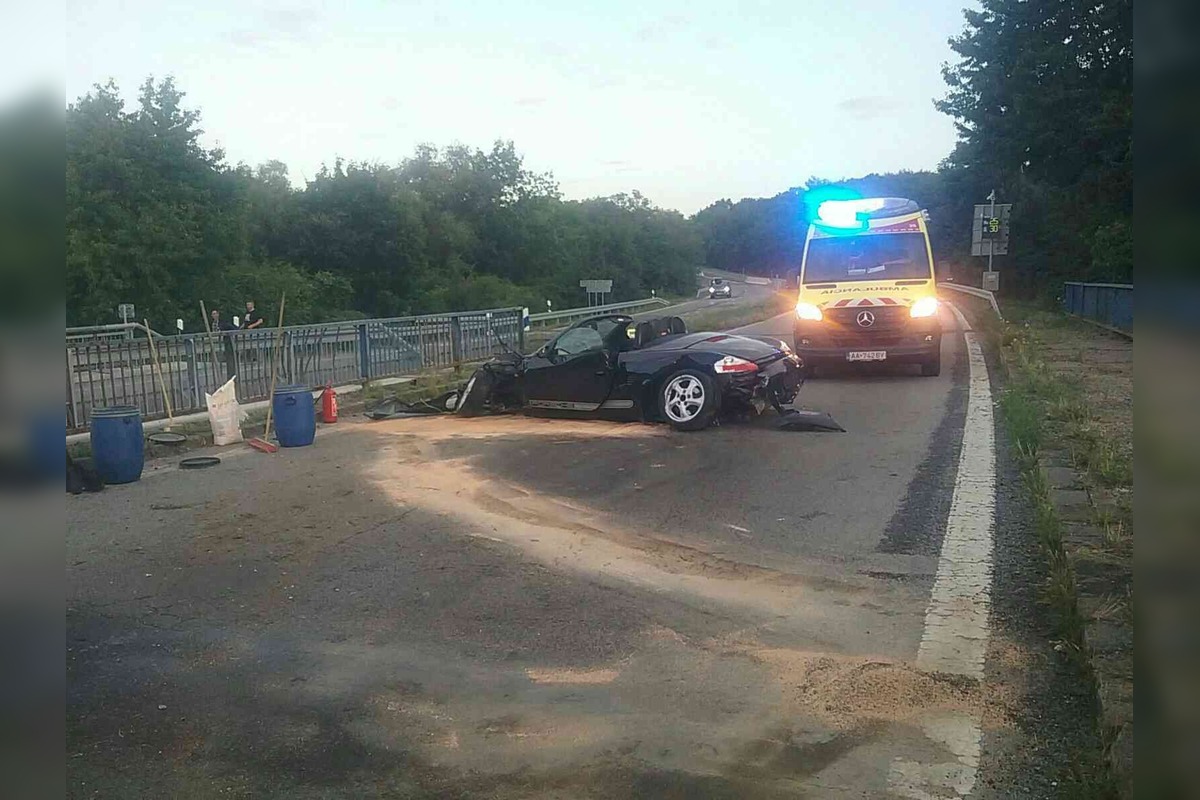 FOTO: Na ceste z Michaloviec došlo k vážnej nehode, zraneným ako prvý pomohol hasič mimo služby, foto 2