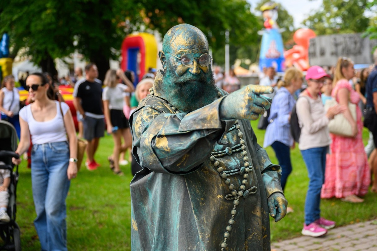 FOTO: V Spišskej Novej Vsi ožili cez víkend Živé sochy, foto 6