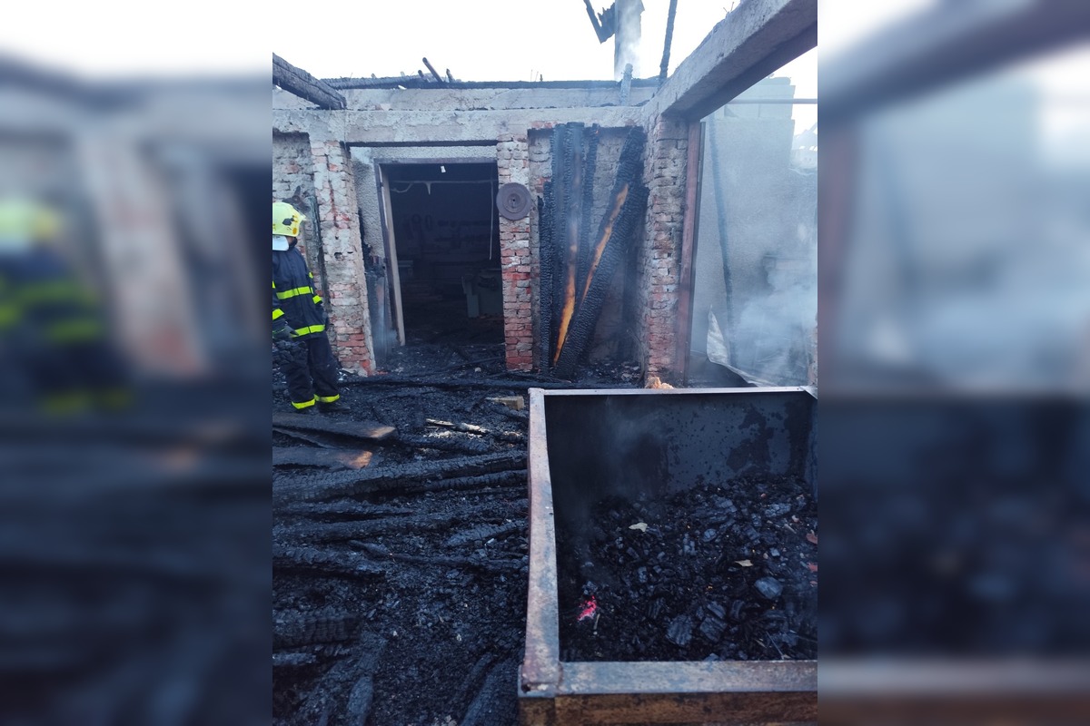 FOTO: Požiar skladu a dielne v Kuzmiciach, foto 7