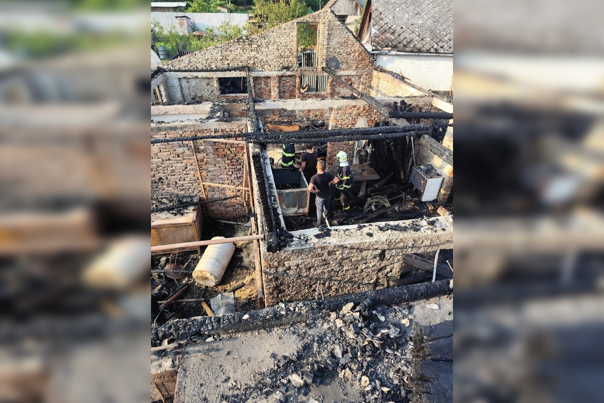 FOTO: Požiar skladu a dielne v Kuzmiciach, foto 10