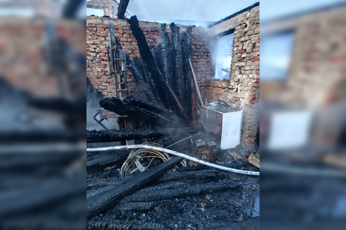 FOTO: Požiar skladu a dielne v Kuzmiciach, foto 12