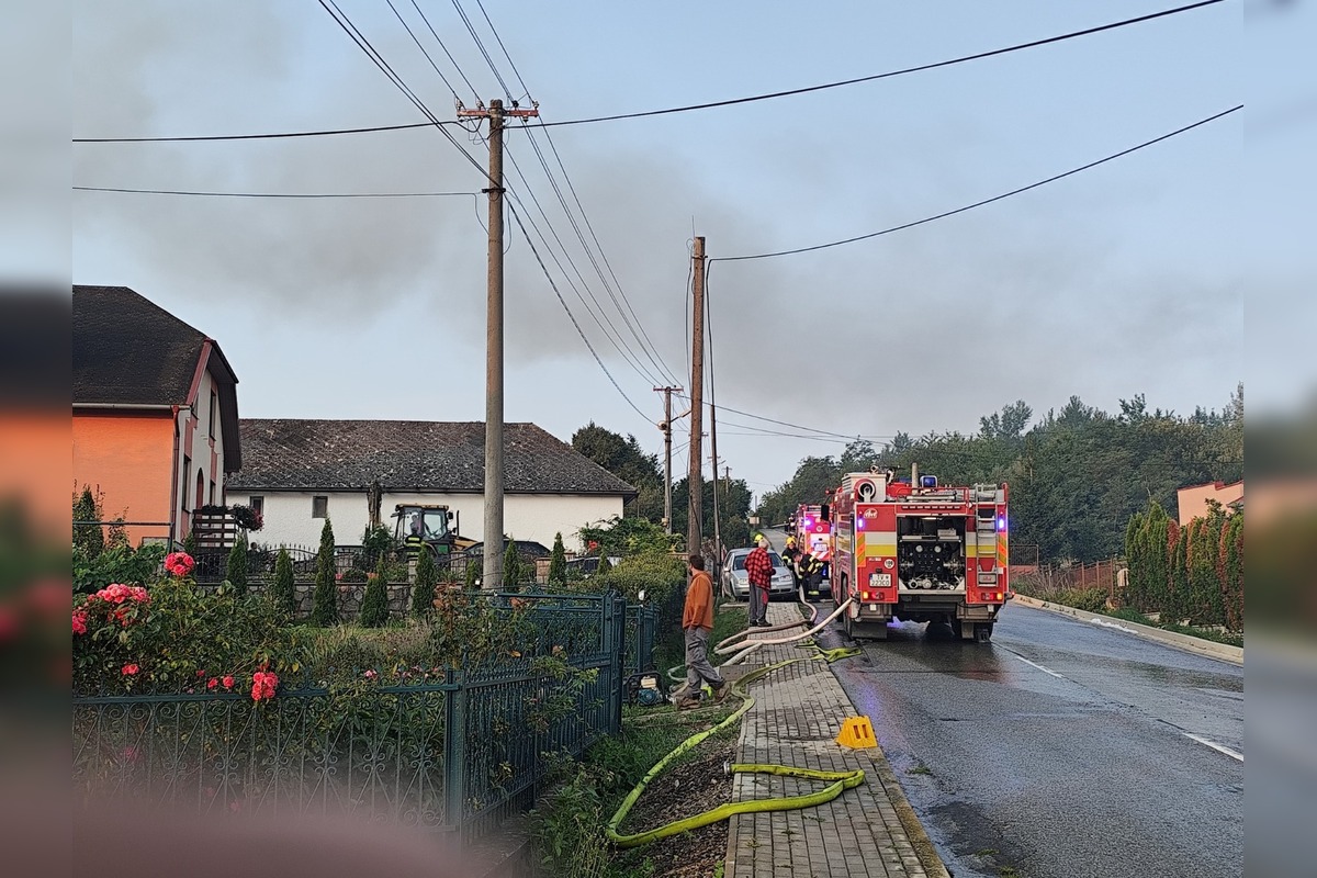 FOTO: Požiar skladu a dielne v Kuzmiciach, foto 14
