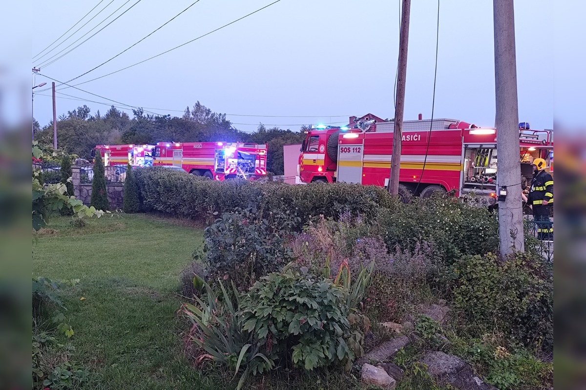 FOTO: Požiar skladu a dielne v Kuzmiciach, foto 16