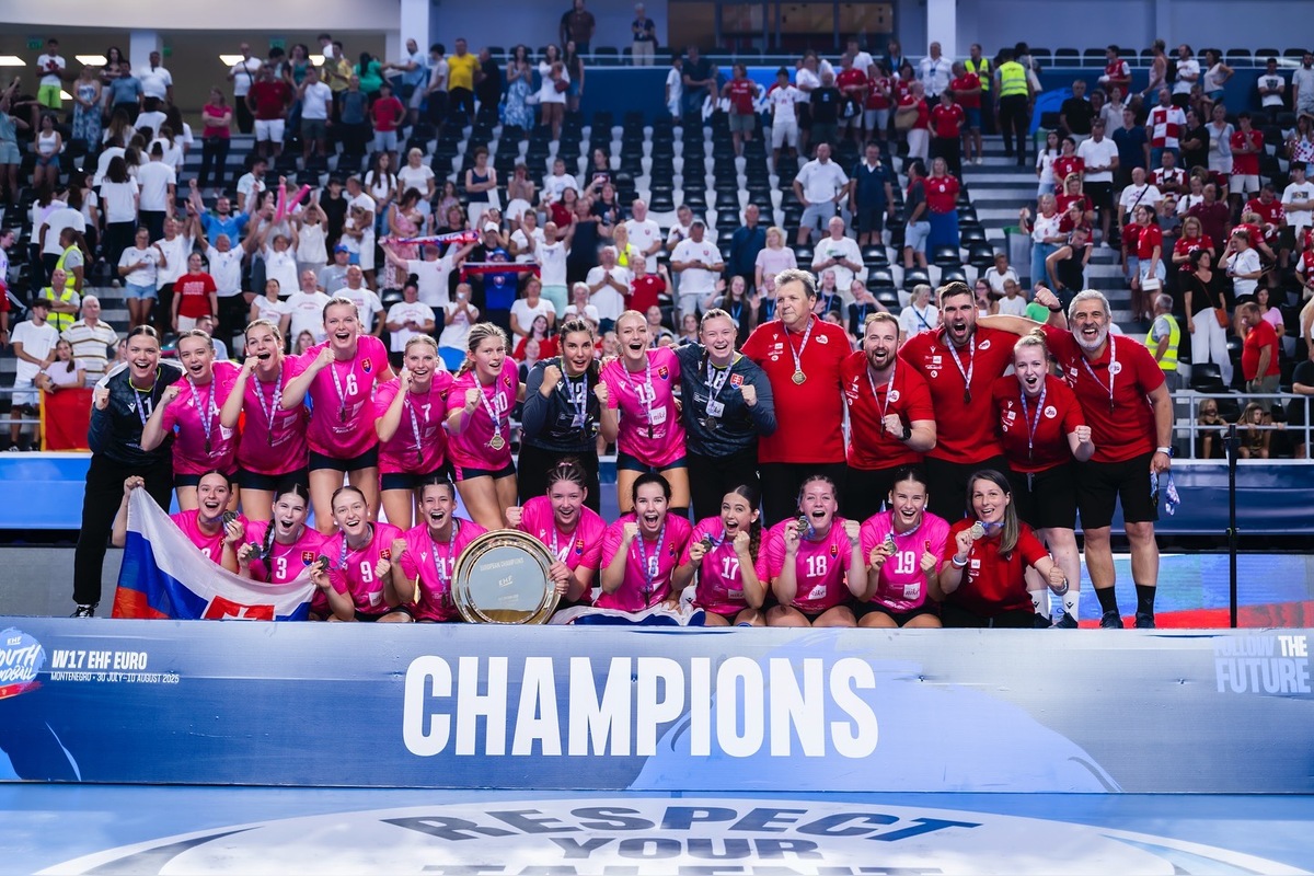 FOTO: Historický úspech hádzanárskej reprezentácie: Hádzanárske zlaté dievčatá píšu históriu, Slovensko má zlato z ME , foto 4