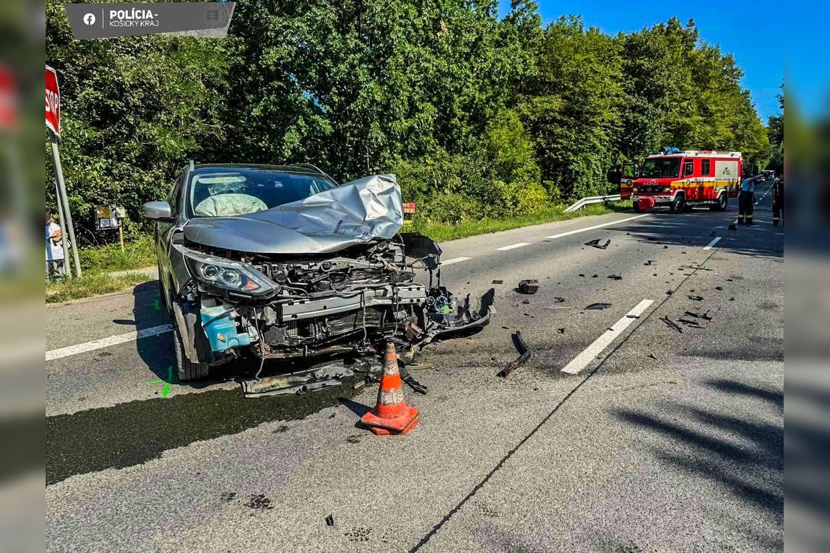 FOTO: Medzi Košickými Oľšanmi a Ďurďošíkom došlo k vážnej dopravnej nehode, foto 2