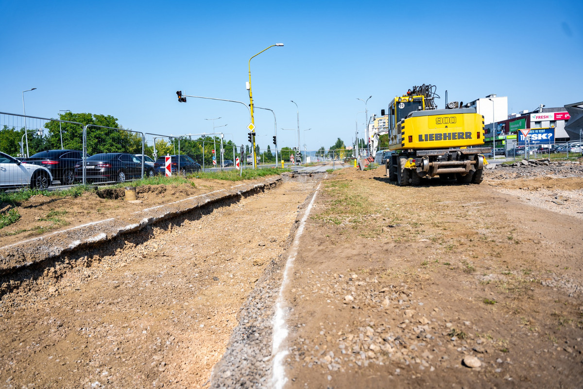 Modernizácia električkovej trati na košickom sídlisku Nad jazerom je v plnom prúde, foto 6