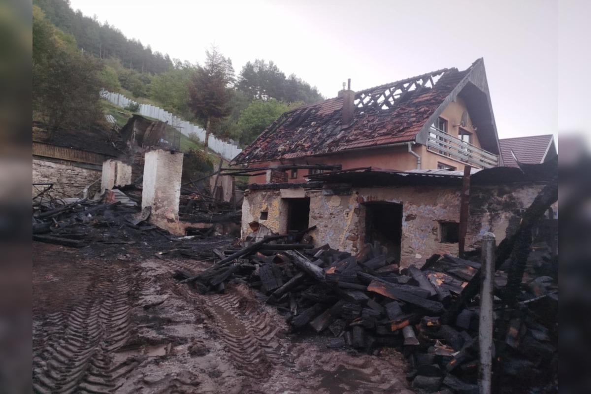 FOTO: Požiar v obci Hrišovce, foto 2