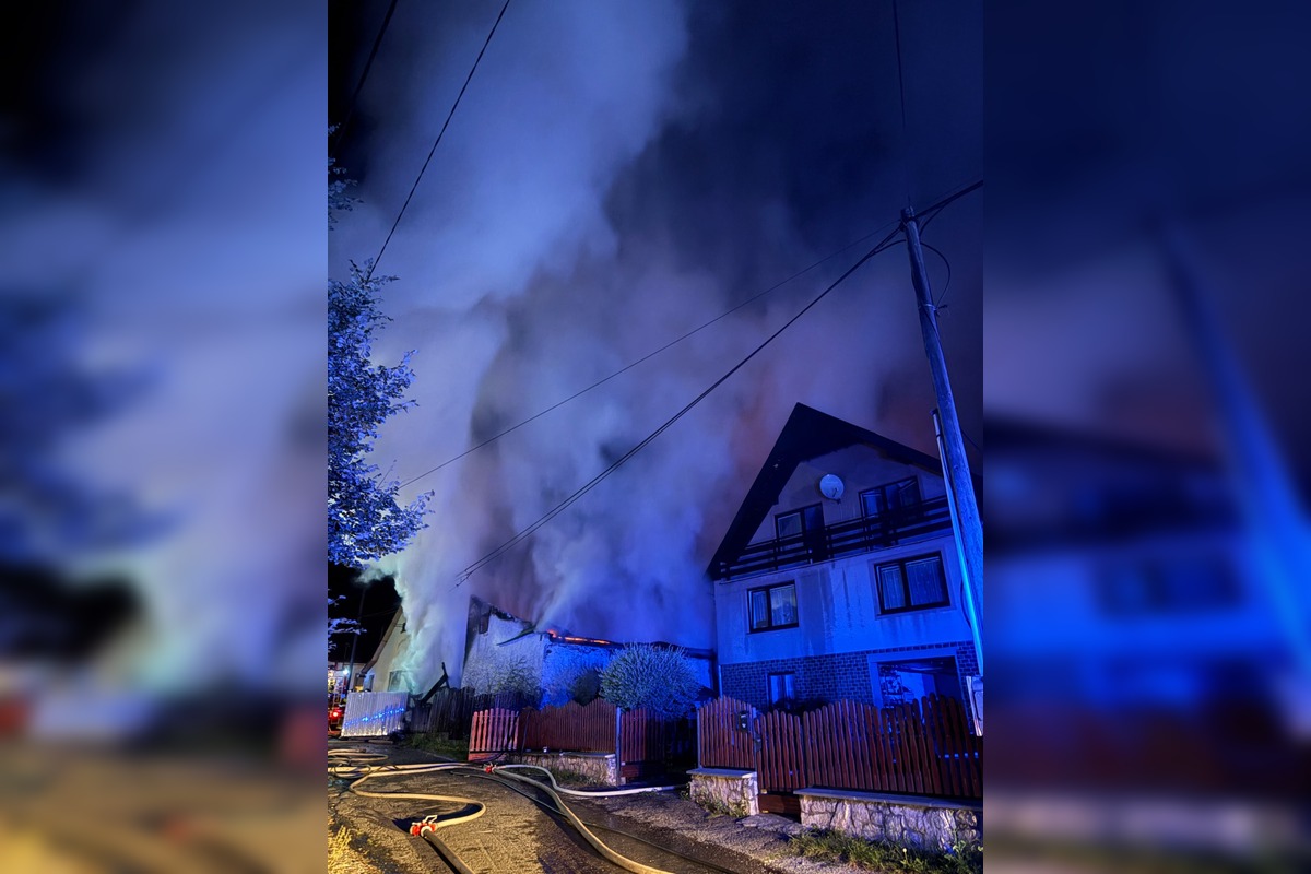 FOTO: Požiar v obci Hrišovce, foto 4