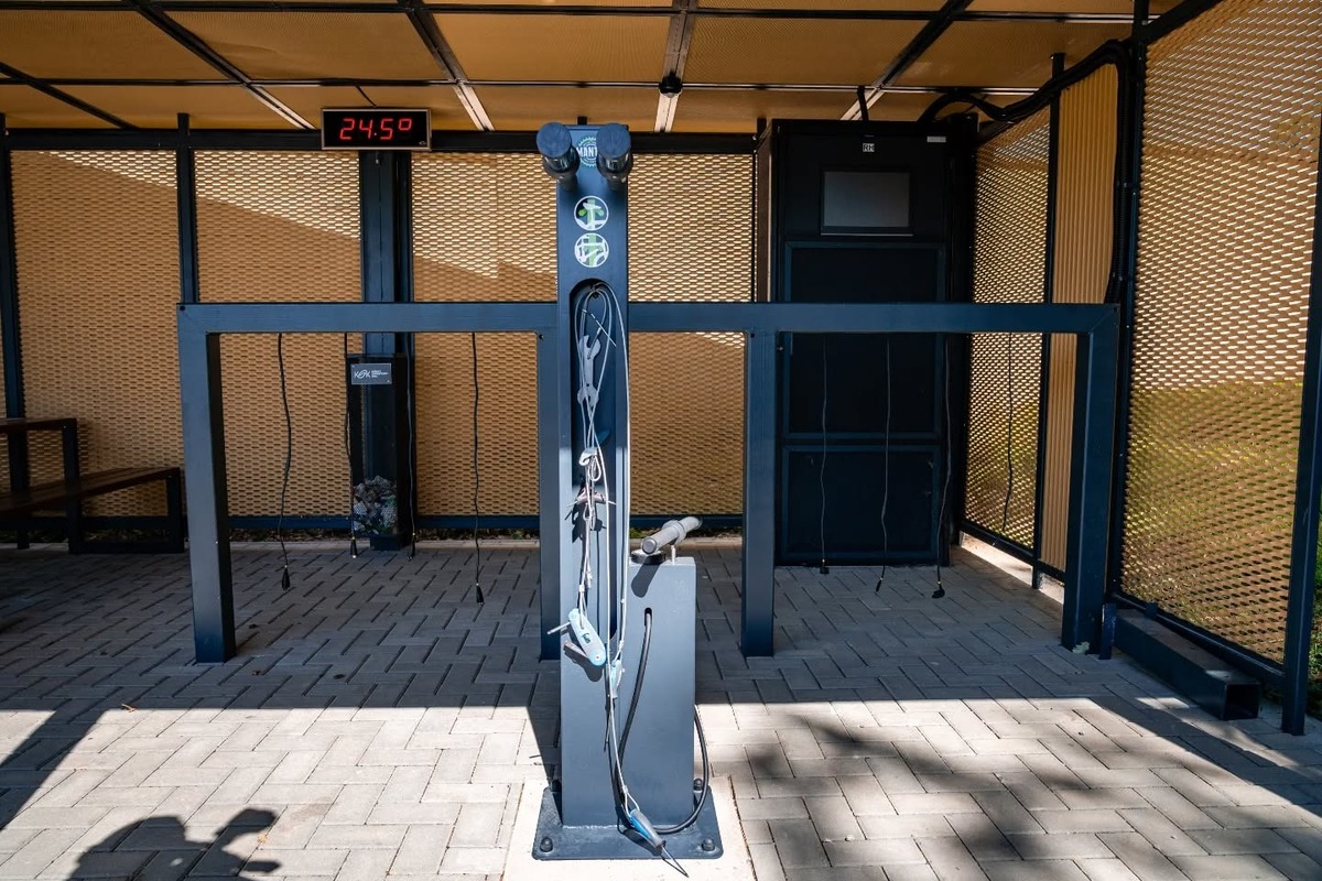 FOTO: V Malej Ide pribudol moderný cykloprístrešok na solárnu energiu, foto 5