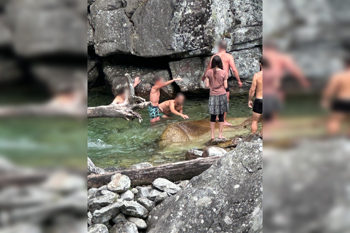 FOTO: Cudzinci sa kúpali v Tatrách. Opäť v tom istom potoku ako Tabáková, foto 1